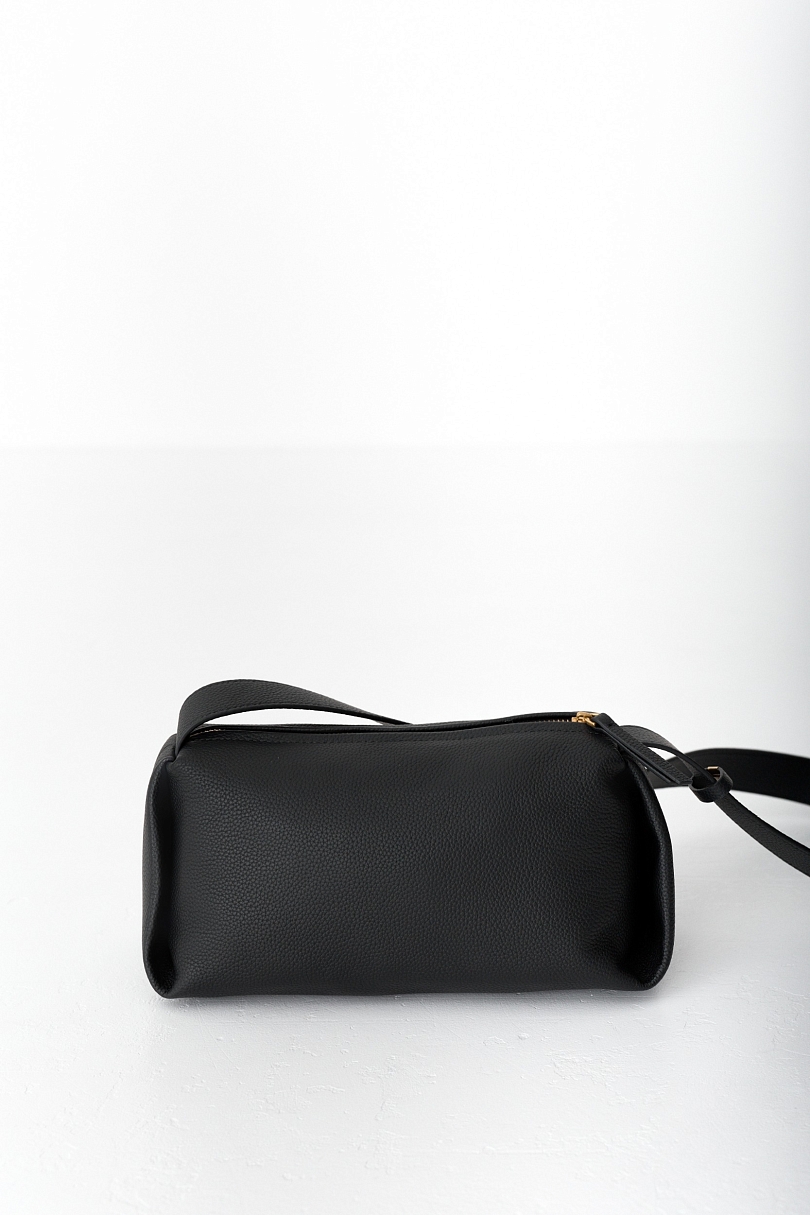 Сумка-хобо из зернистой кожи