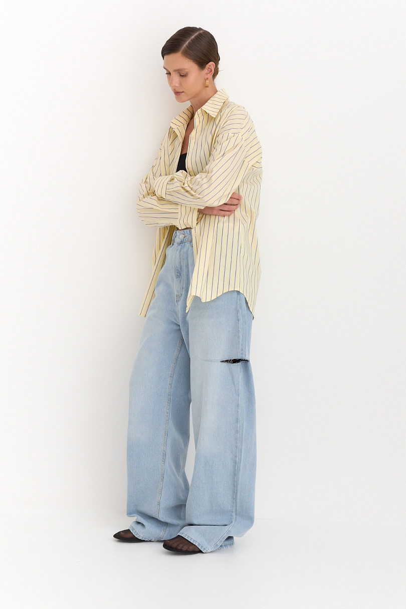 Джинсы с разрезами широкого кроя