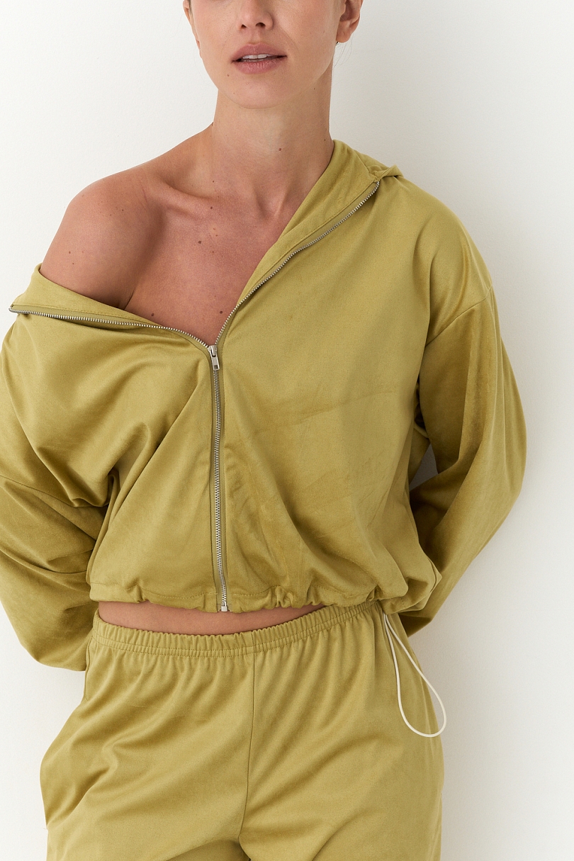 Костюм из экозамши на молнии