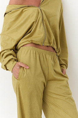 Костюм из экозамши на молнии