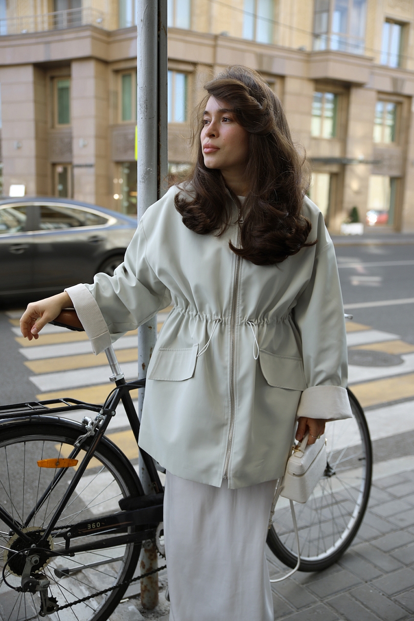 Ветровка с вельветовым воротником