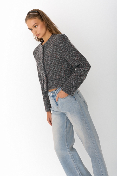 Жакет из цветного твида с акцентной пуговицей