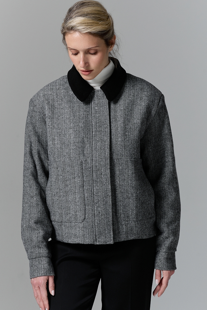 Бомбер из шерсти утепленный с контрастным воротником