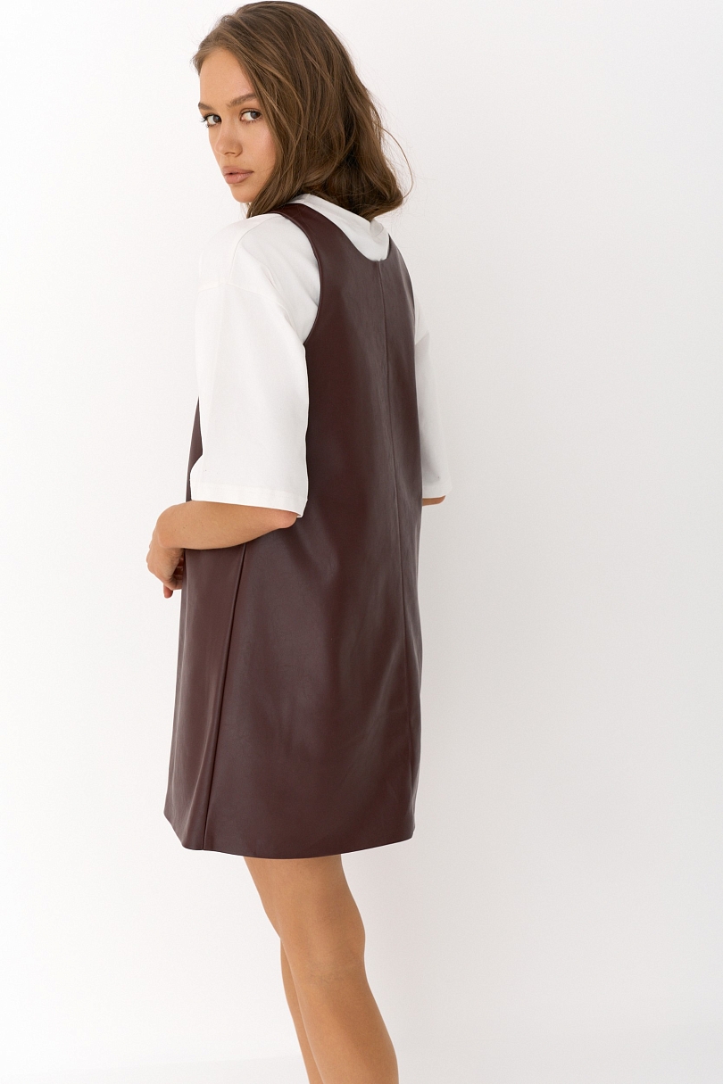 Сарафан из экокожи свободного кроя