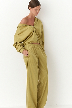 Костюм из экозамши на молнии