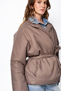 Куртка с цельнокроеным рукавом с поясом