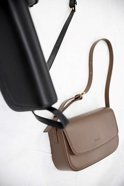 Сумка из натуральной кожи базовая с лого