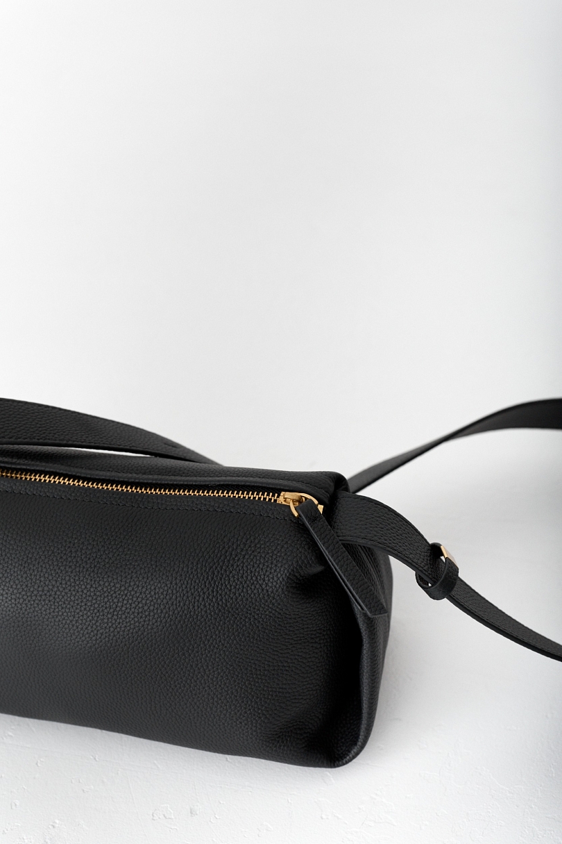 Сумка-хобо из зернистой кожи