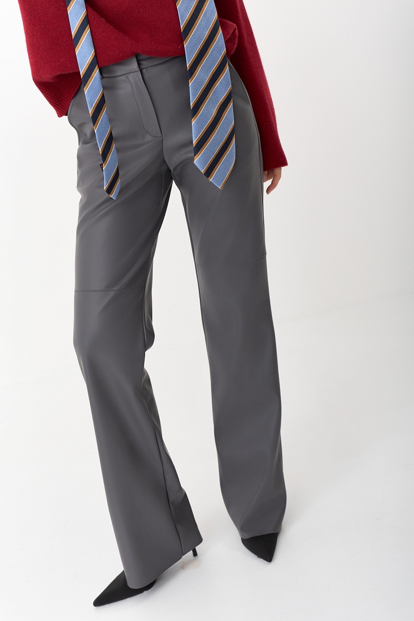 Брюки в расслабленном стиле из экокожи