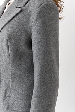 Пальто силуэтное с акцентными плечами