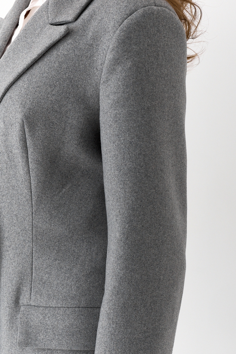 Пальто силуэтное с акцентными плечами