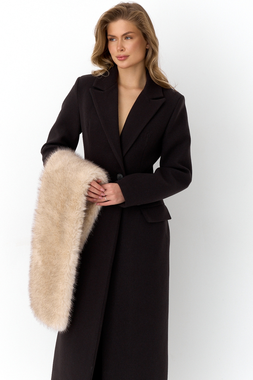 Пальто силуэтное с акцентными плечами