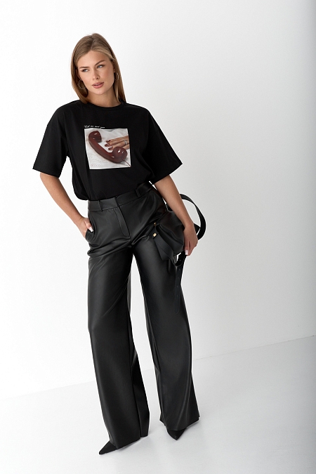 Брюки свободного кроя из экокожи