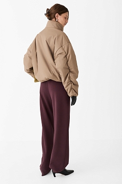 Бомбер утепленный со сборками по рукаву