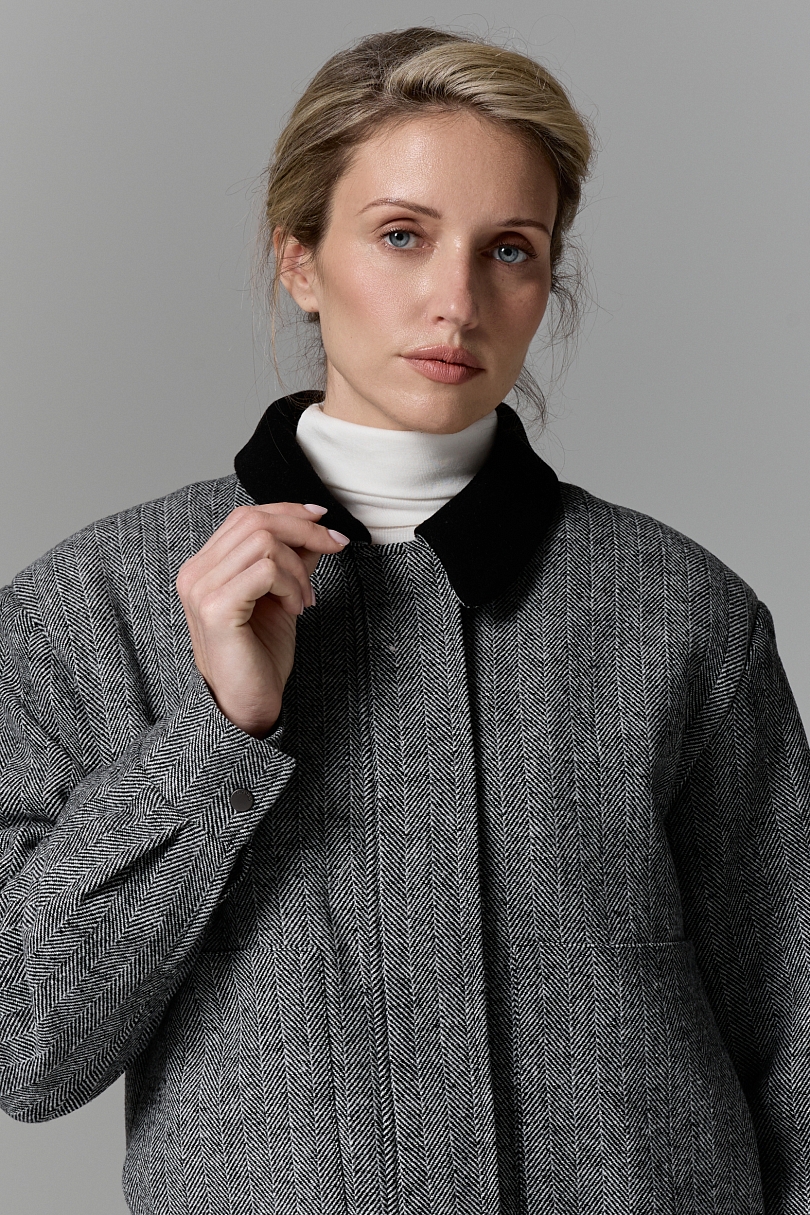 Бомбер из шерсти утепленный с контрастным воротником