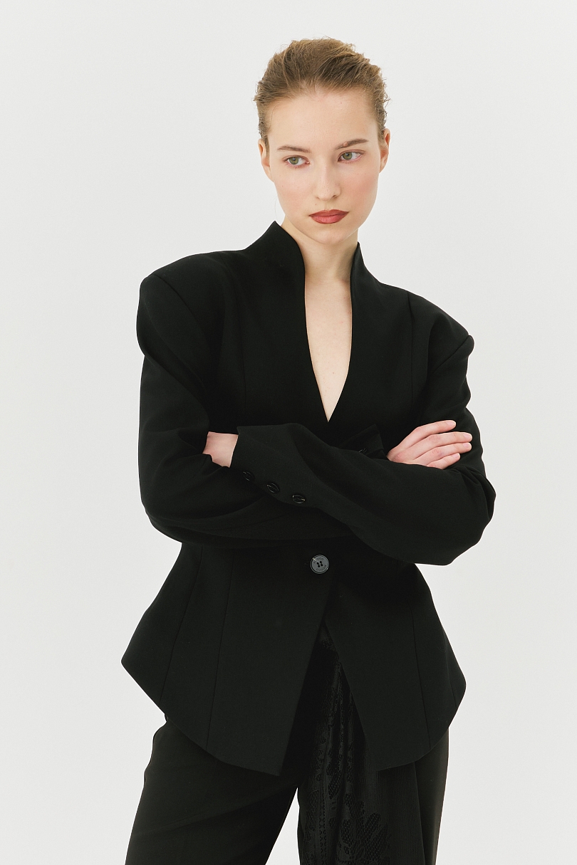 Жакет приталенный с рельефным воротником