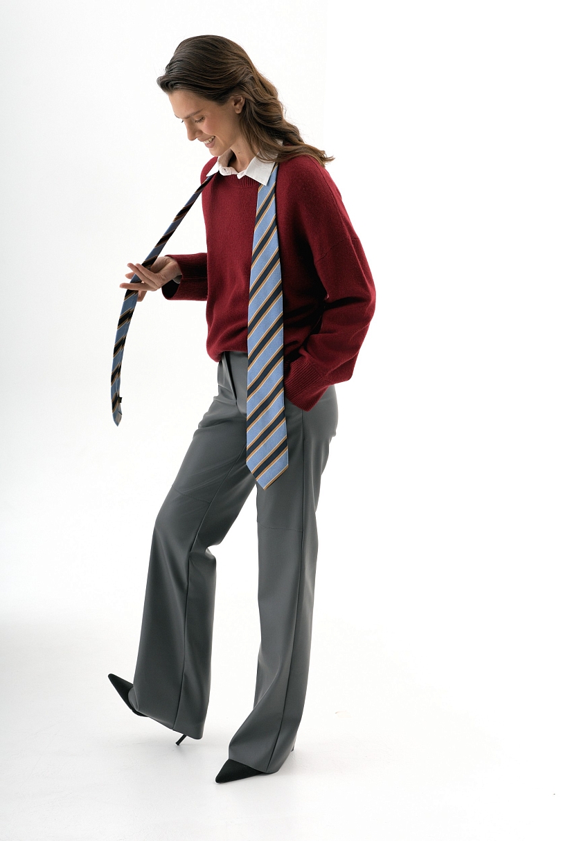 Брюки в расслабленном стиле из экокожи