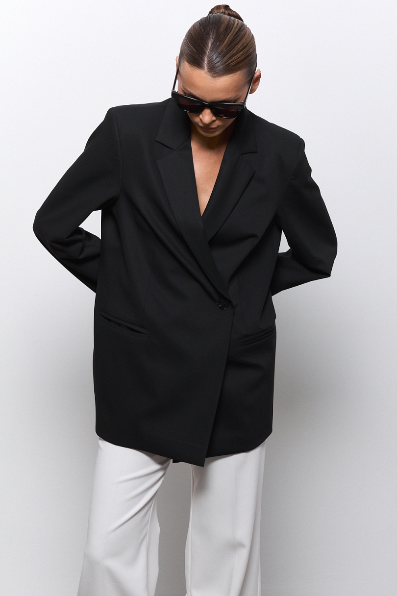 Жакет двубортный со смещенной застежкой