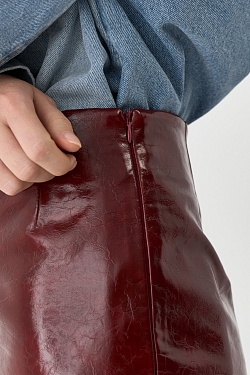 Юбка миди из лакированной экокожи