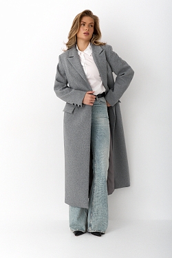 Пальто силуэтное с акцентными плечами