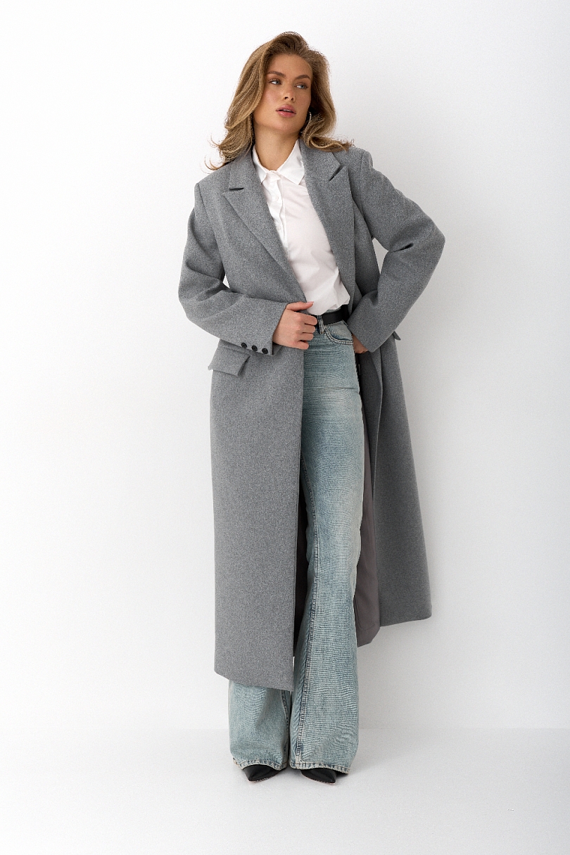Пальто силуэтное с акцентными плечами
