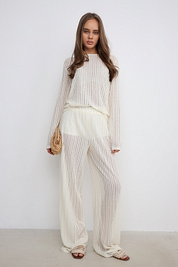 Костюм из вязаного льна с эффектом петель