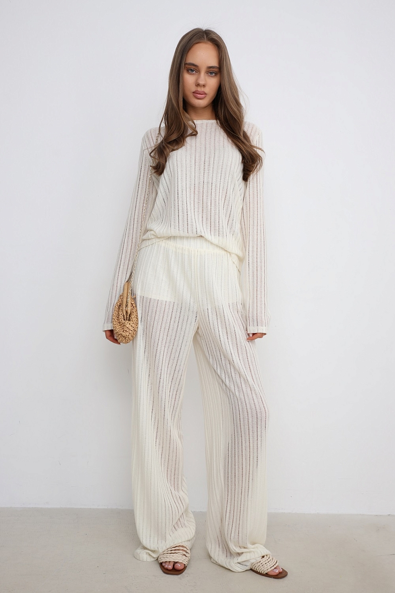 Костюм из вязаного льна с эффектом петель