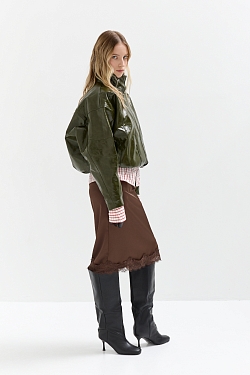 Бомбер из лакированной экокожи утепленный