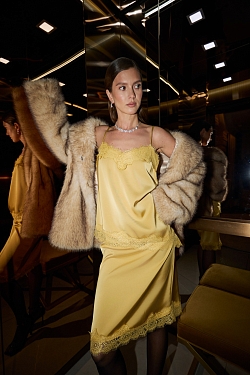 Топ из кружева ассиметричный