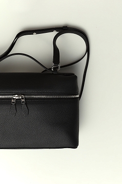 Сумка-косметичка из натуральной кожи