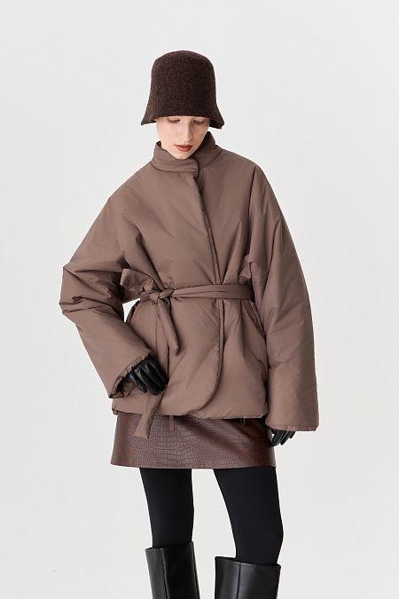 Куртка с цельнокроеным рукавом с поясом