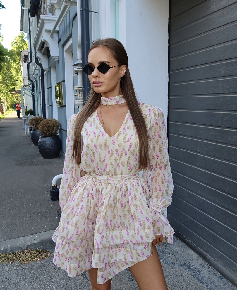 Платье с пышной юбкой с ярусами