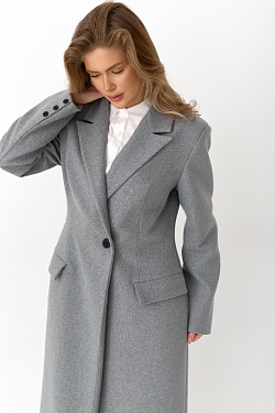 Пальто силуэтное с акцентными плечами
